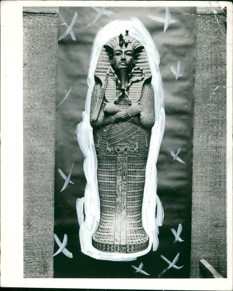 Tutankhamun - finger tight inside - Vintage Photograph