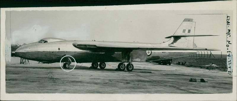 Vickers Valiant Strategic bomber - Vintage Photograph