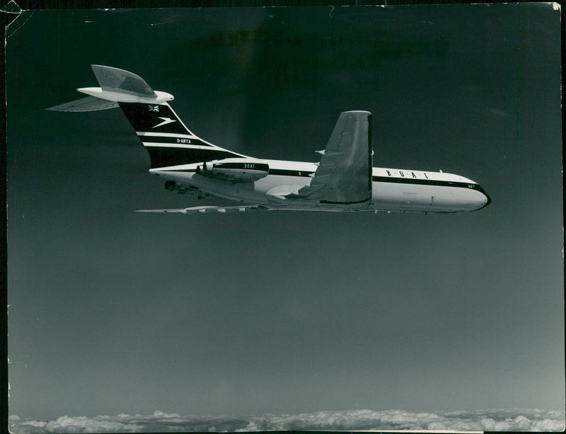 Britain's newest airliner. - Vintage Photograph