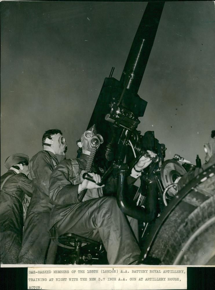 Anti-Aircraft: Members of the 155th (London) A.A. Battery Royal Artillery. - Vintage Photograph