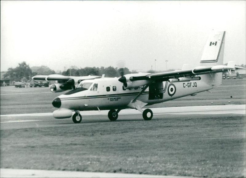 de Havilland Canada DHC-6 Twin Otter Utility aircraft - Vintage Photograph