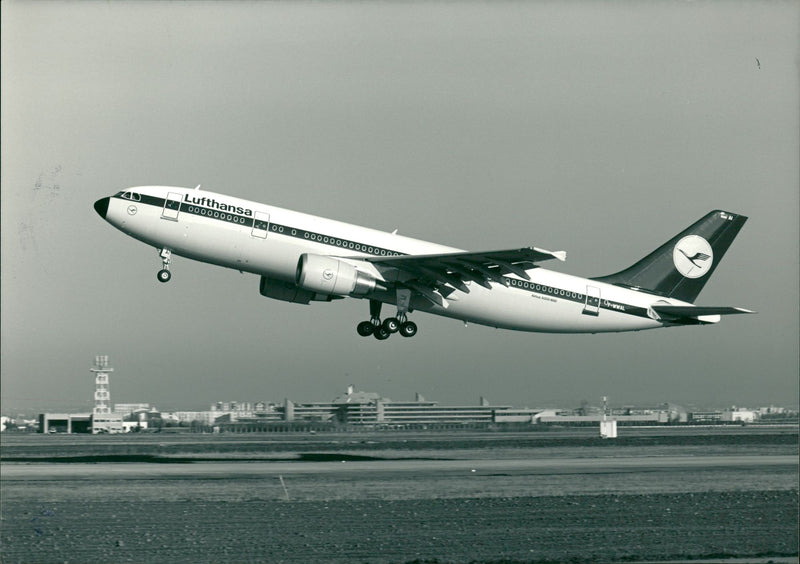 Aircraft: A 300 Airbus - Vintage Photograph