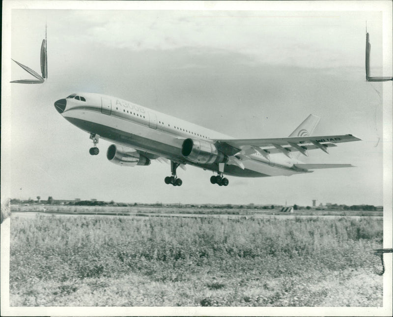 Aircraft: A 300 Airbus - Vintage Photograph