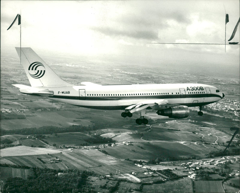 Aircraft: A 300 Airbus - Vintage Photograph