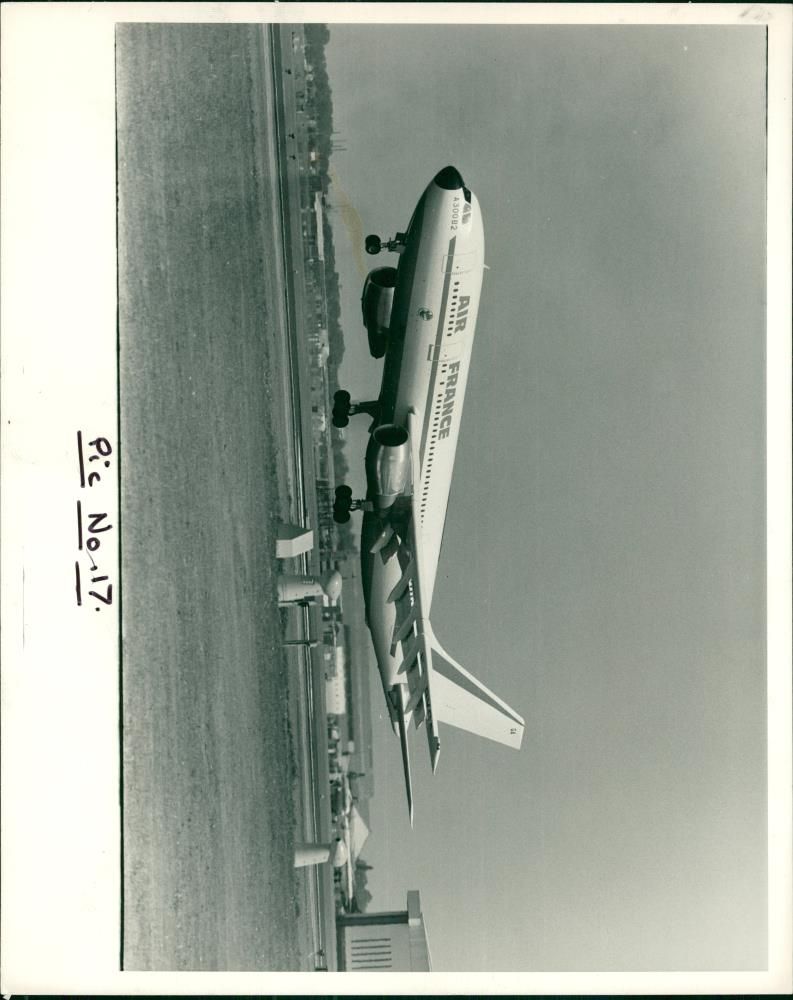 Aircraft: A 300 Airbus - Vintage Photograph