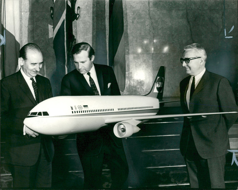 Aircraft: A 300 Airbus - Vintage Photograph