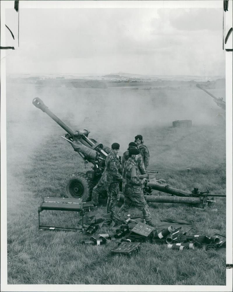 The new all-british 105m light gun. - Vintage Photograph