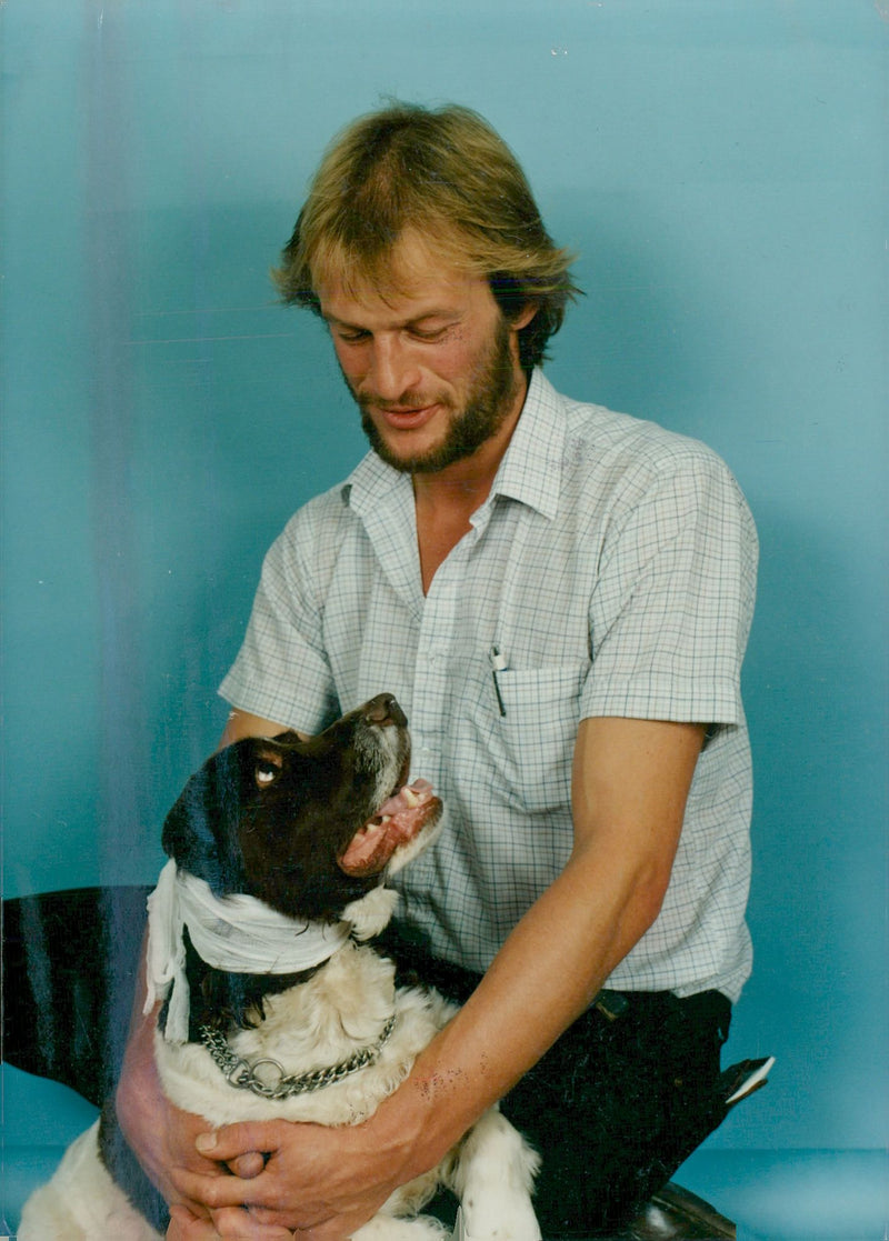 Vet stephen brooks with patient. - Vintage Photograph