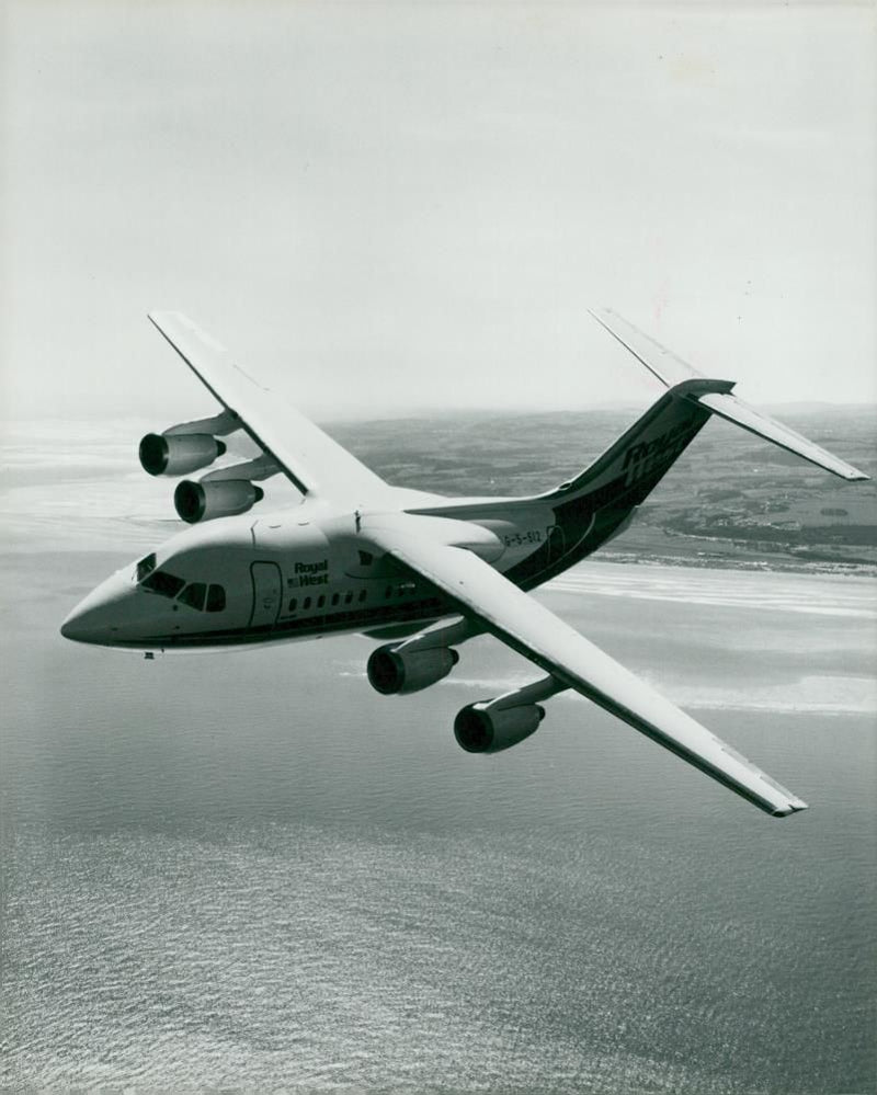 Airlines bae 146. - Vintage Photograph