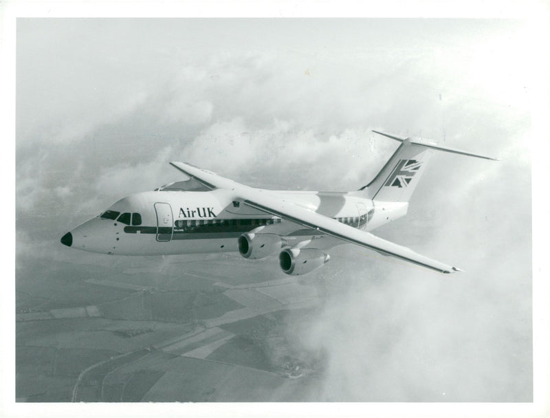 Airlines bae 146 200s. - Vintage Photograph