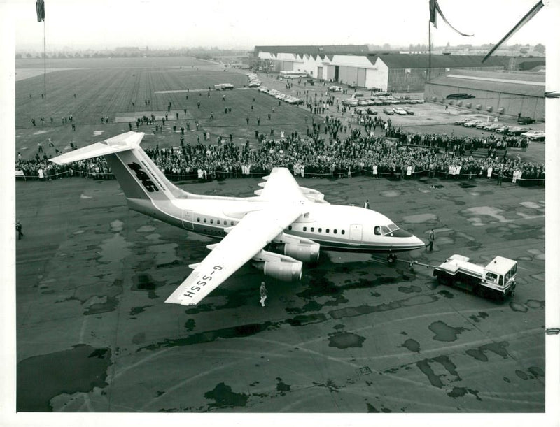 British aerospace 146 roll out,aircraft group. - Vintage Photograph