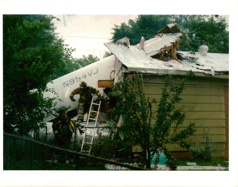 Aircraft crashes(Gen 1980-94): jet crash. - Vintage Photograph