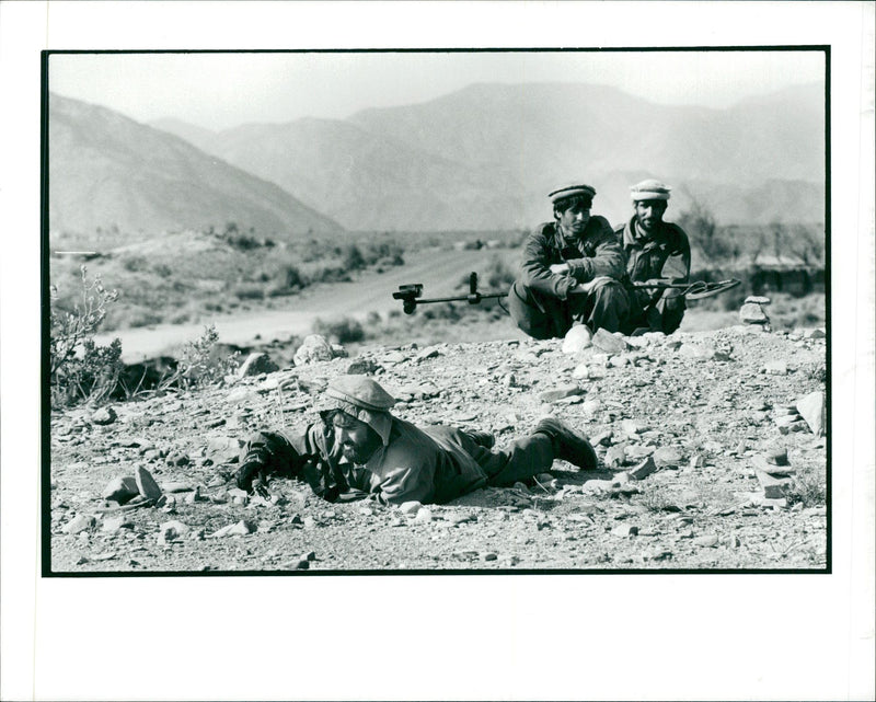 Afghan mujihadeen de mining near khost town. - Vintage Photograph