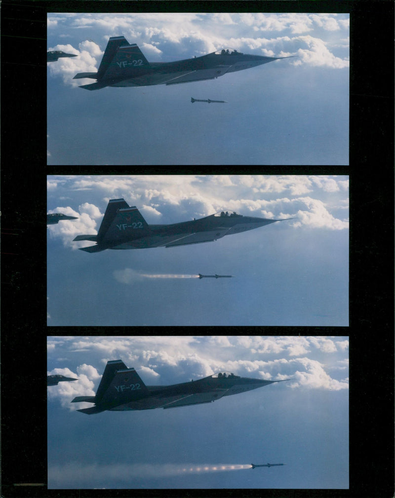 Aircraft F-22 - Vintage Photograph