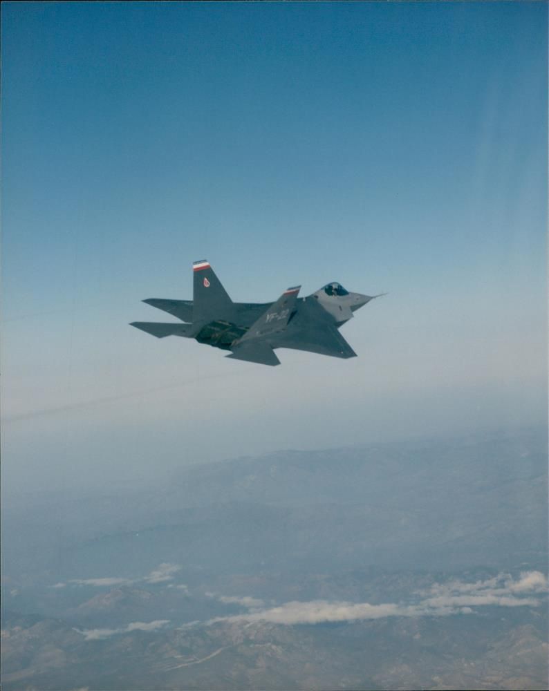 Aircraft F-22 - Vintage Photograph