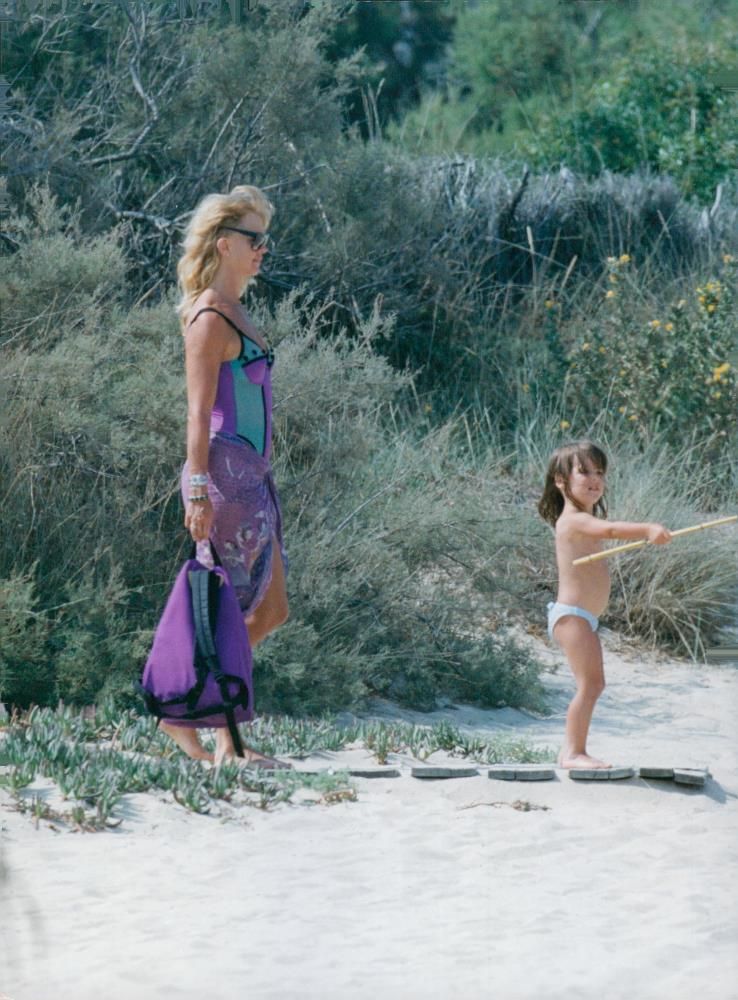 Goldie Hawn vacates with the family in Saint Tropez - Vintage Photograph
