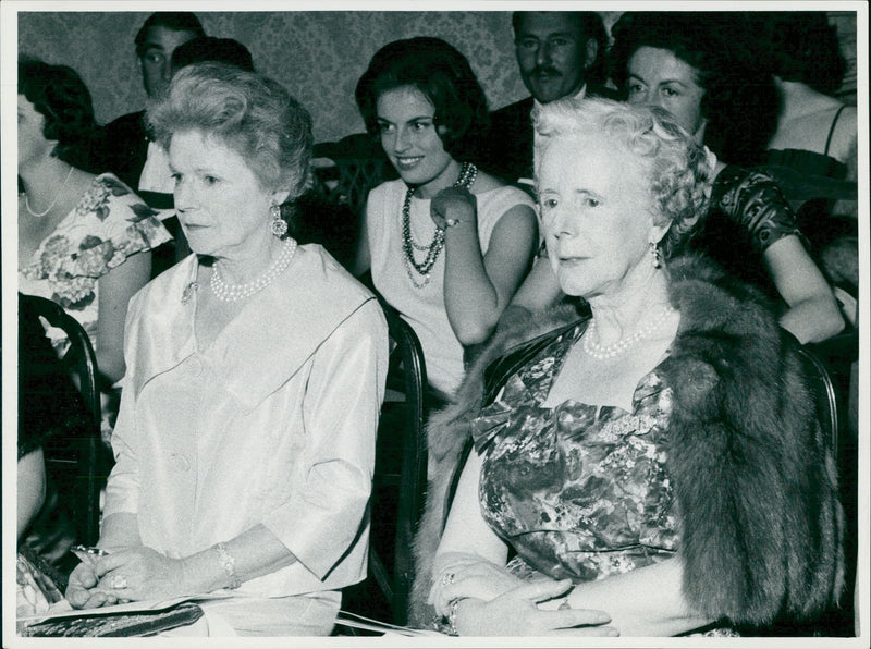 Mary Bruce, Countess of Elgin with the countess of Minto. - Vintage Photograph