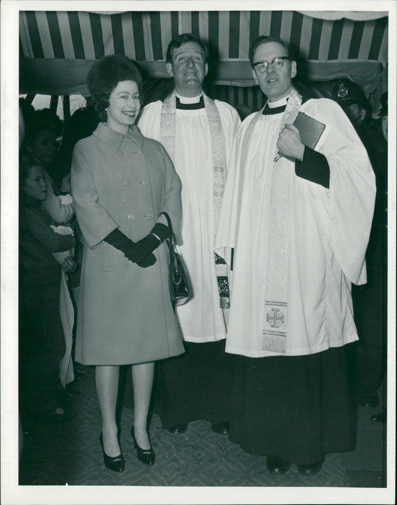 Rev. Andrew Eiphinstone, Queen Elizabeth II and Rev. John Hoskins. - Vintage Photograph