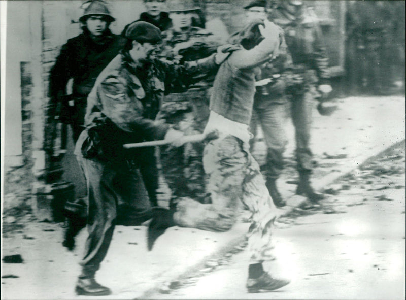ireland : royal ulster constrabulary military scene. - Vintage Photograph