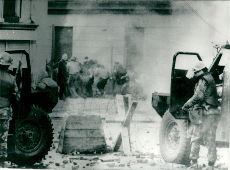 ireland : royal ulster constrabulary with  millitary guard. - Vintage Photograph