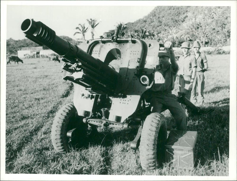 A 105mm gun of the arakan batter. - Vintage Photograph