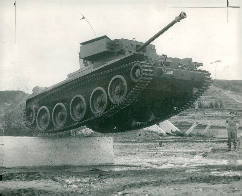 tanks : cromwell . - Vintage Photograph