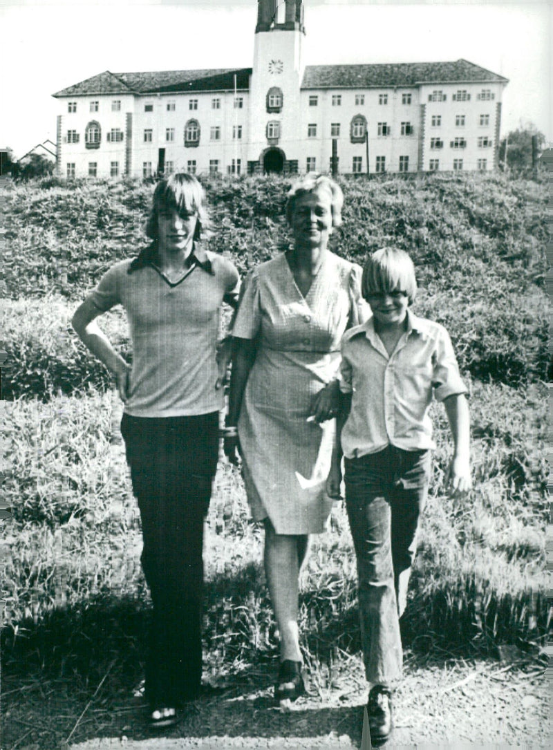 English writer Denis Hills's wife Ingrid Hills together with the children Hansen and Johnnie Hills in Kampala. - Vintage Photograph