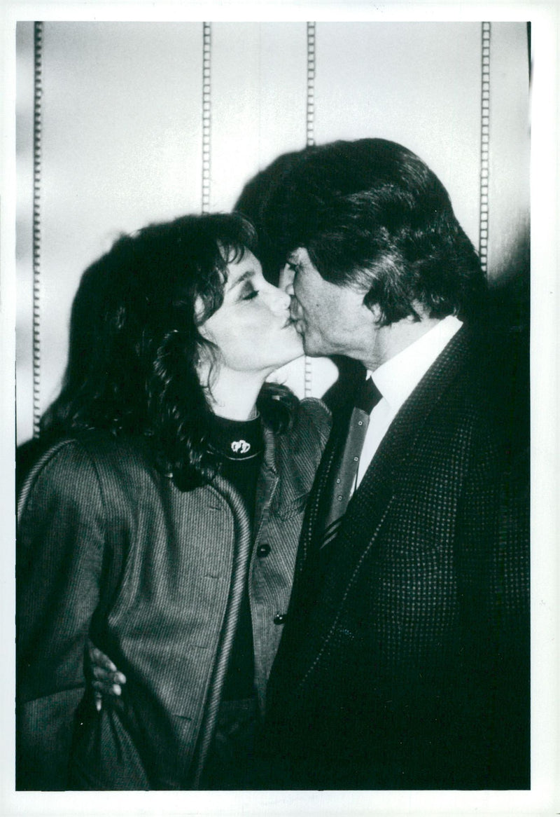 Pamela Sue Martin kisses her husband Manuel Rojas during a press conference at the Beverly Wilshire Hotel - Vintage Photograph