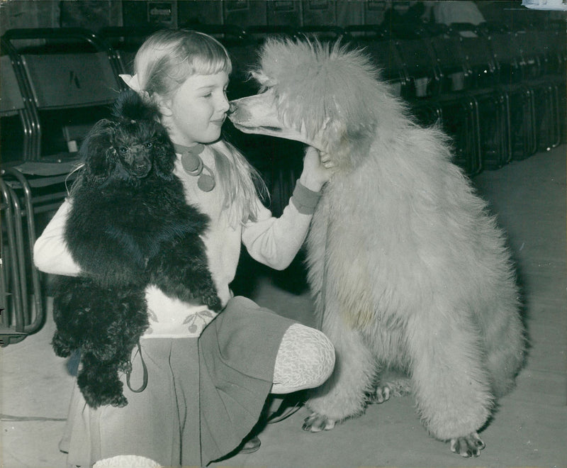 Marita gibbs with montavia tuttlebees and montavia alpenden golden token. - Vintage Photograph