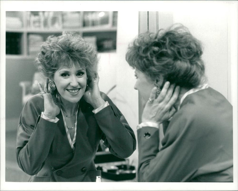 Anita Dobson Film actress: new six part comedy. - Vintage Photograph