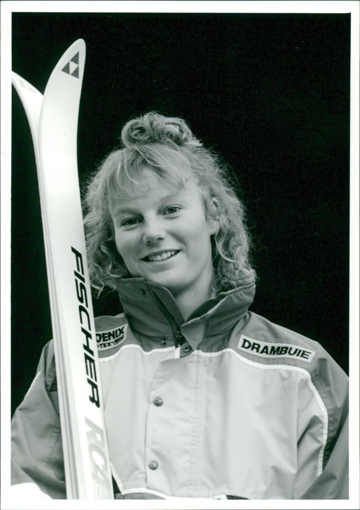 Debbie Pratt: british alpine ski team. - Vintage Photograph