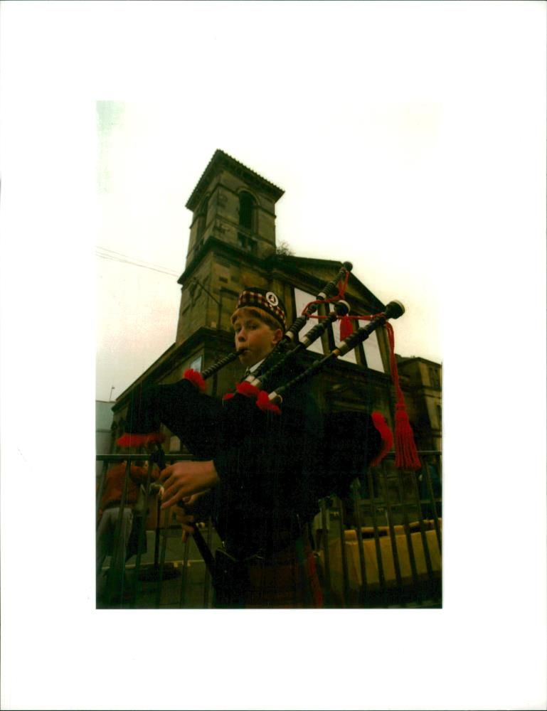 musical instruments bag pipes: murdo mcllhurder. - Vintage Photograph