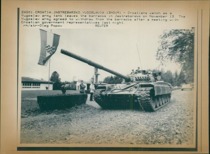 cambridge old cavn dish lab: croations army tank. - Vintage Photograph