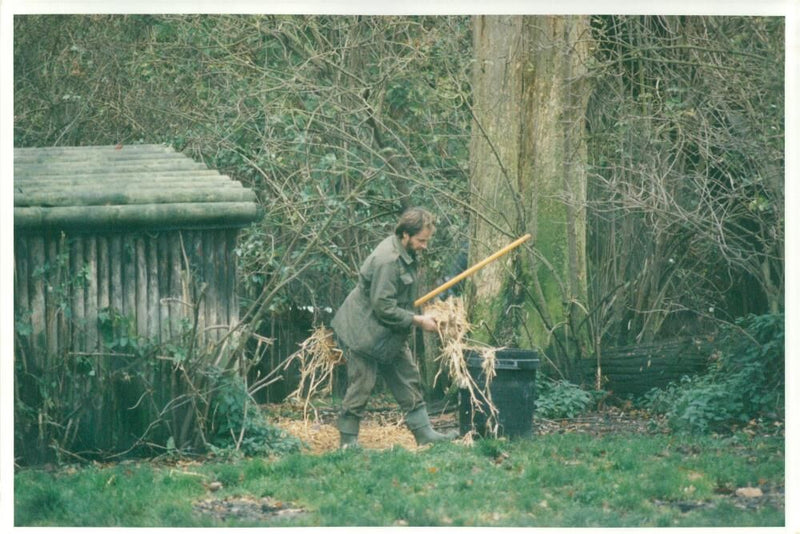 Today howleetts wild animal park with Mr. john aspinall. - Vintage Photograph