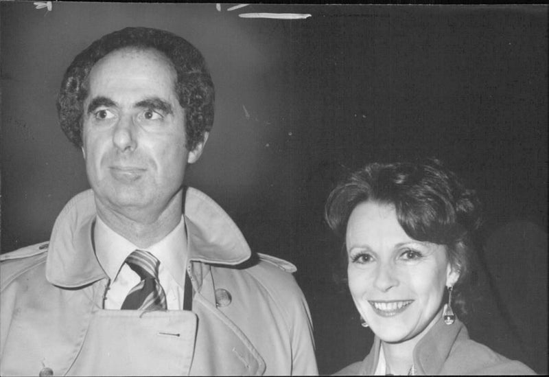 PHILIP ROTH with claire bloom. - Vintage Photograph