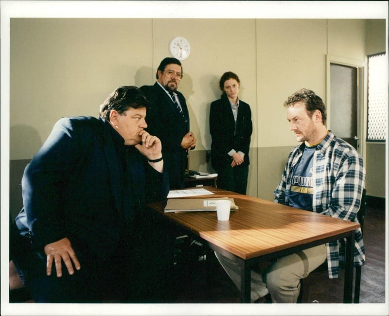 TV. Craker Questioning A Murder Suspect. - Vintage Photograph