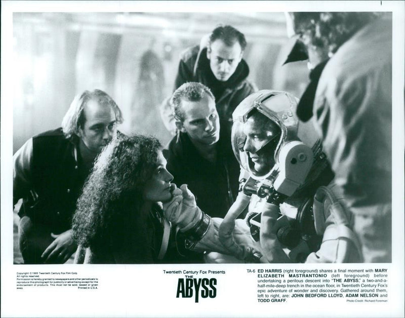 Ed Harris and Mary Elizabeth Mastrantonio. - Vintage Photograph