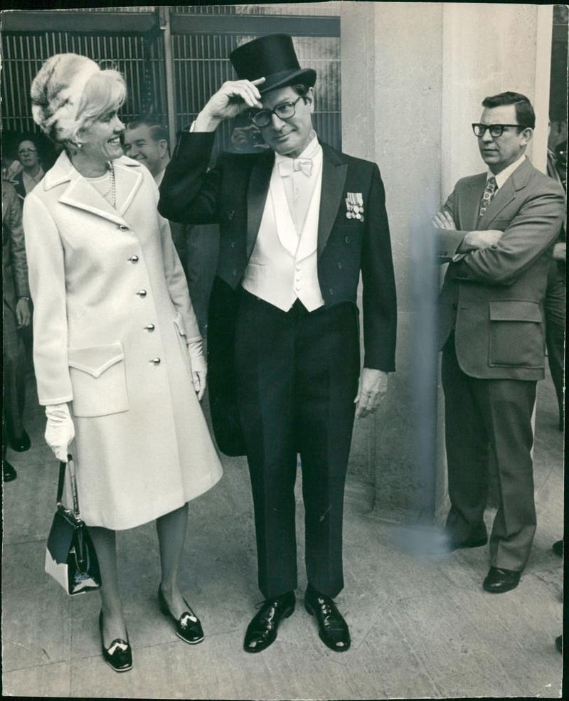 Richard Elliot and his wife anne. - Vintage Photograph