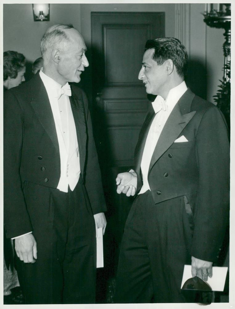 Nobel laureate Cyril Hinshelwood in concert with literature priest JimÃ©nez during the Nobel Peace Prize in BÃ¶rshuset - Vintage Photograph