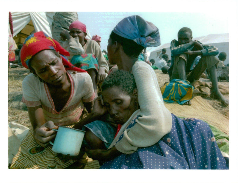 Rwanda War: Rwandan Refugees. - Vintage Photograph