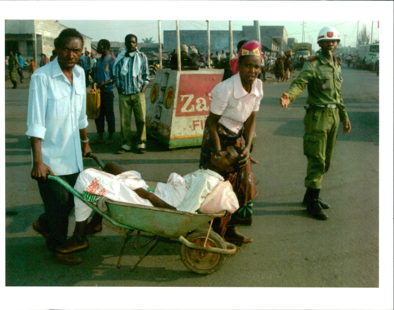 Rwanda War: Rwandan Refugees. - Vintage Photograph