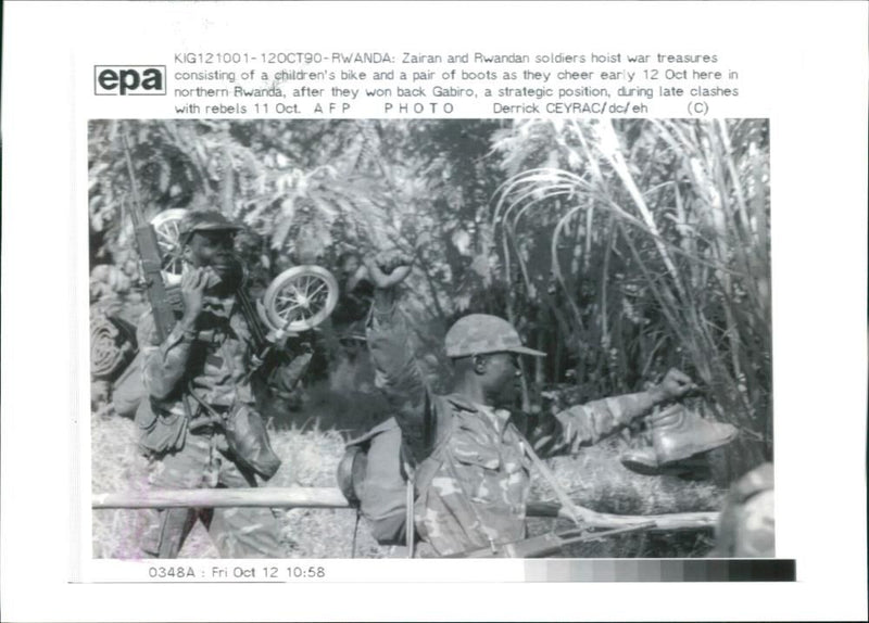 Rwanda war:zairan and rwandan soldier. - Vintage Photograph