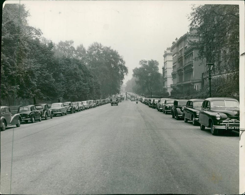 london hyde park.lines cars closely. - Vintage Photograph