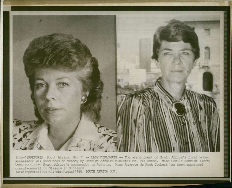 Miss Cecile Schmidt and Miss Annette de Kock Joubert. - Vintage Photograph