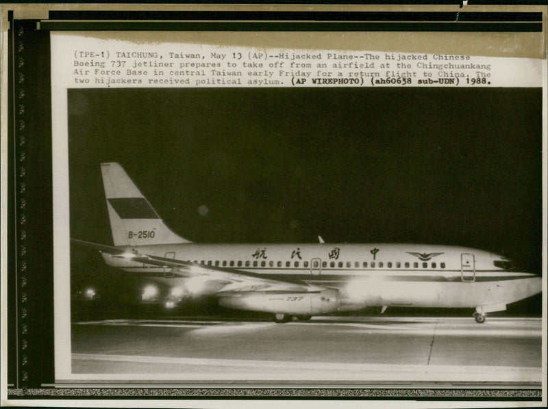 Aircraft Chinese Boeing 737 - Vintage Photograph