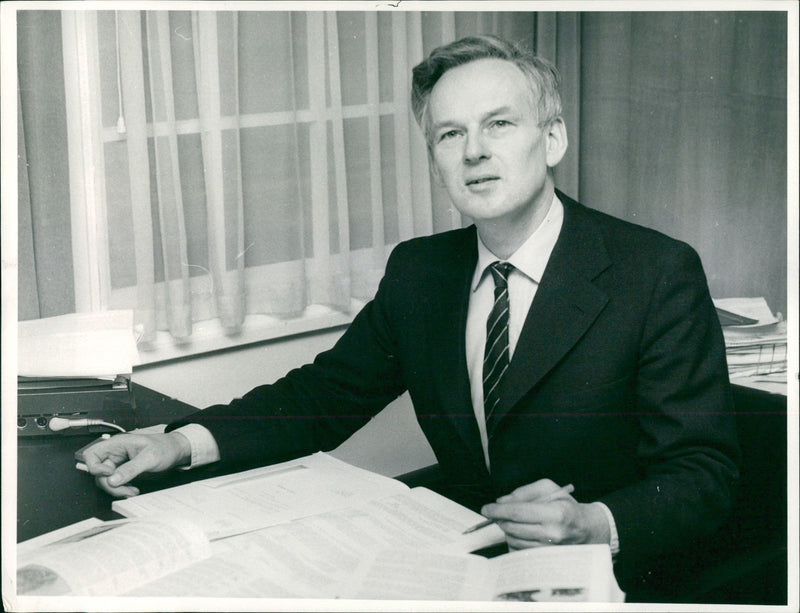 Ross McWhirter. - Vintage Photograph