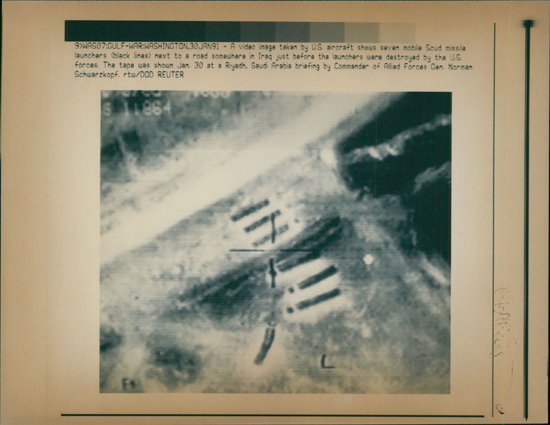 Iraq bombing:a video image tken by us aircraft shows seven mobile. - Vintage Photograph