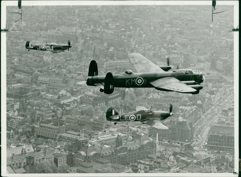 A sentimental journey for the only Lancaster. - Vintage Photograph