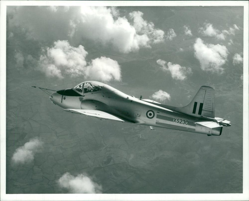 A new version of the well proven Jet provost. - Vintage Photograph