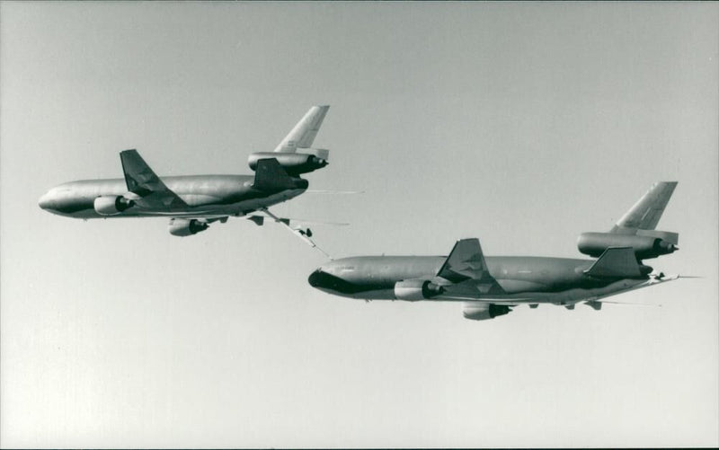 Mcdonnell Douglas Aircraft.refuelling a refueller. - Vintage Photograph